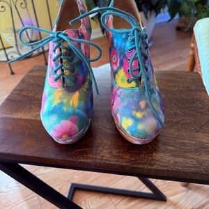 Ecote Platform Wedges /‎ size 8 Colorful Floral Women's Shoes